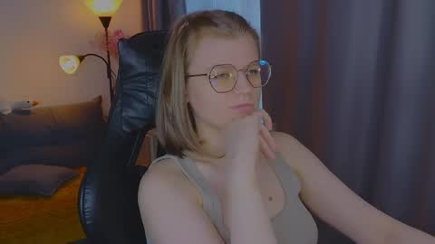  JessieVibes online show from April 7, 3:03 pm