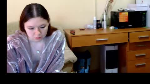 jessicaholland1 online show from April 18, 7:22 am