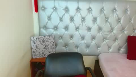 jessicarabbit4 online show from December 18, 2:49 am