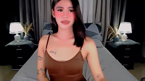 jhuliana_and_charles_room online show from September 23, 4:32 am