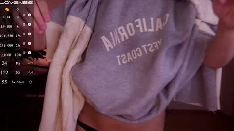 jia_lisaa online show from September 16, 10:01 am