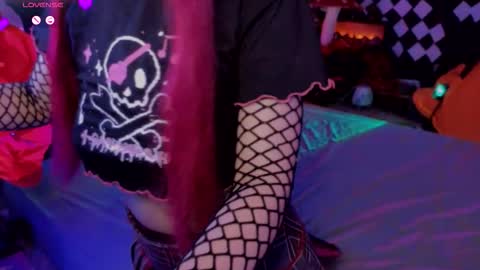    online show from October 25, 1:02 am