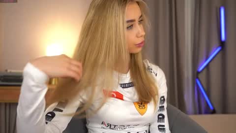 Jenny online show from March 27, 8:26 am