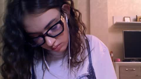 Jennifer online show from November 18, 5:14 pm