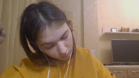 Jennifer online show from September 15, 7:43 pm