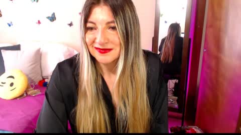 Jolie Mature online show from April 1, 9:01 pm