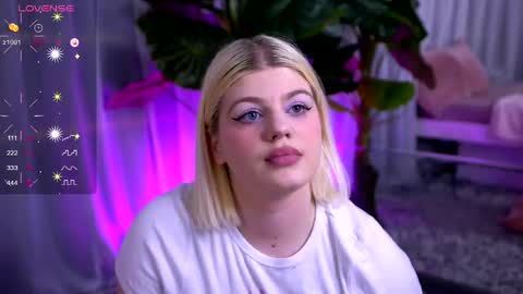 Josephine online show from April 26, 11:30 am