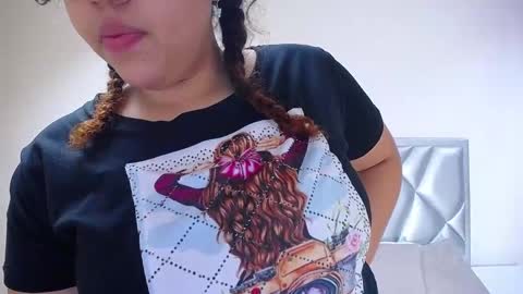 juicy_bignipples18 online show from January 7, 1:57 pm