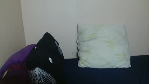 juicyass__ online show from December 18, 7:18 pm