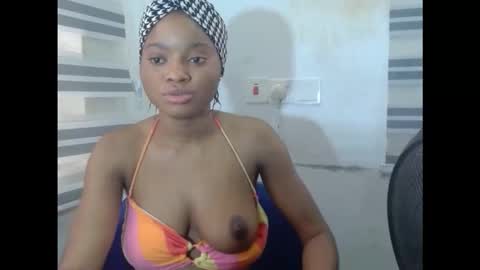 juicynpinkx online show from March 16, 11:25 am