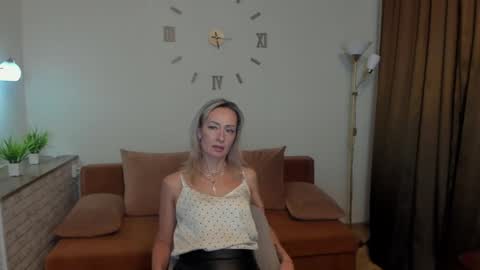 julia__cherry_ online show from February 1, 1:51 pm