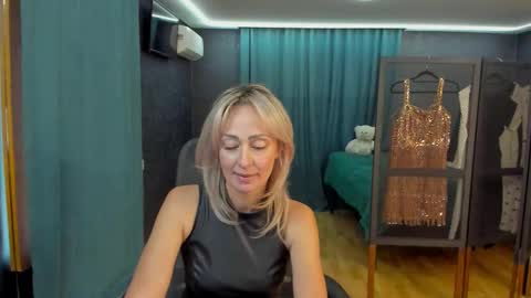 julia__cherry_ online show from September 19, 1:54 pm