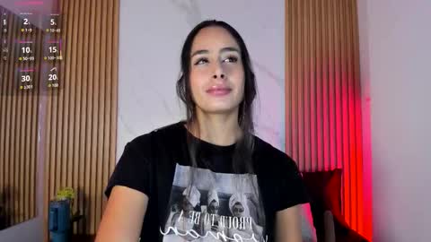 J U L IA   M A R T I N E Z online show from February 12, 11:34 am