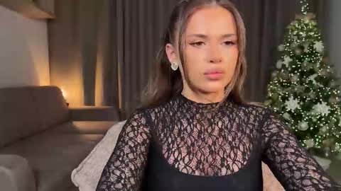 Julia R Le online show from January 6, 8:12 pm