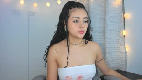 julia_strauns online show from January 5, 5:41 am