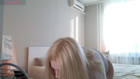 Molly online show from December 6, 6:26 am