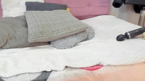 Juliana online show from February 10, 2:42 pm