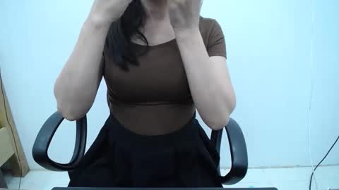 julie9x online show from April 12, 8:06 am