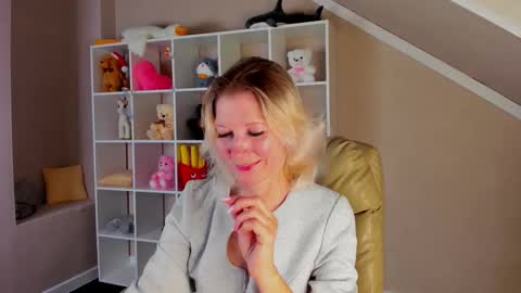 Julie Lucasss online show from March 14, 1:28 am