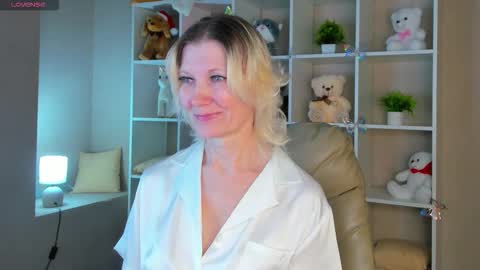 Julie Lucasss online show from February 23, 1:06 am