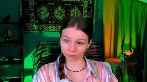 juliedaniel online show from November 18, 5:08 am