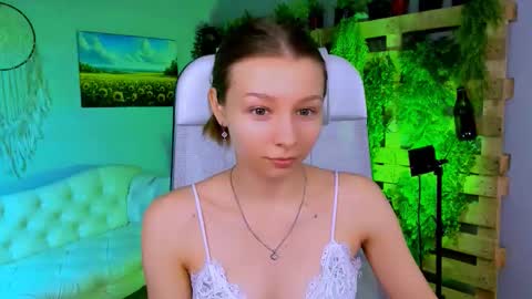 juliedaniel online show from November 25, 8:16 am