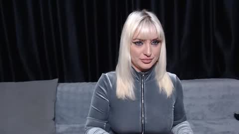 julia online show from January 30, 11:11 am