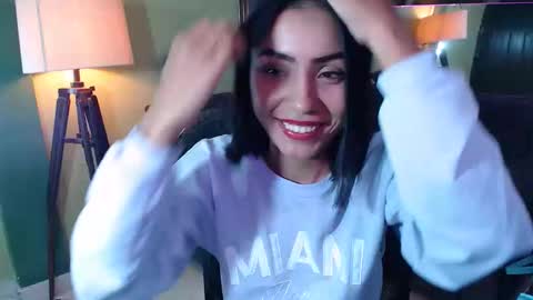 julieta_fn online show from December 4, 4:52 pm