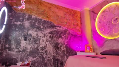 julietakane online show from January 17, 5:15 am