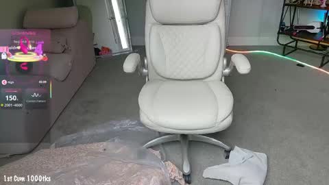 Julie online show from April 8, 4:31 pm