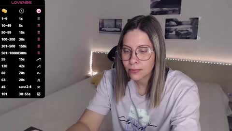 Julie online show from November 20, 4:57 am