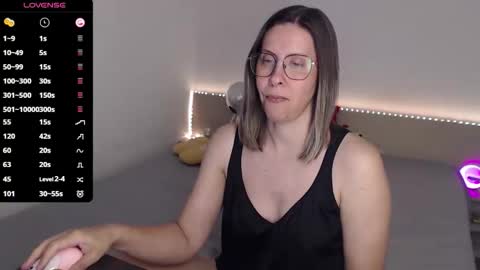 Julie online show from June 5, 3:40 pm