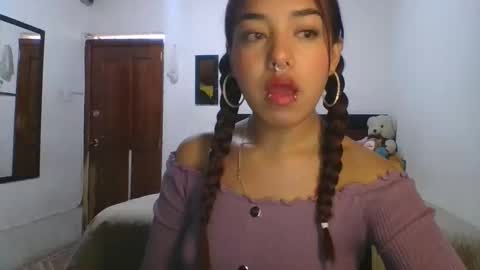 KAHELIINDEPENDENT MODEL online show from December 13, 8:59 pm