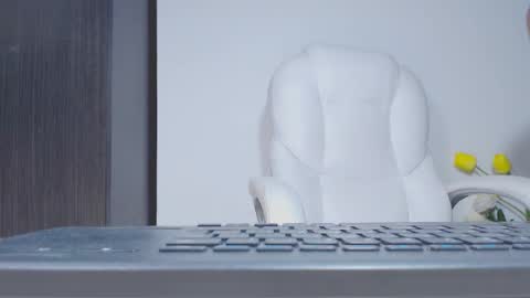 Hannah online show from September 9, 11:37 pm