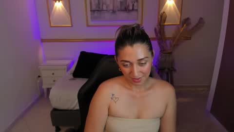 karlyy_ online show from January 9, 7:40 pm