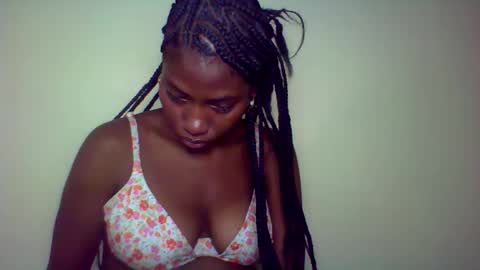 karoliee online show from May 4, 8:01 pm