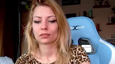 karoline121 online show from March 9, 4:59 am