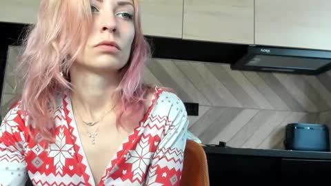 karoline121 online show from December 5, 7:08 am