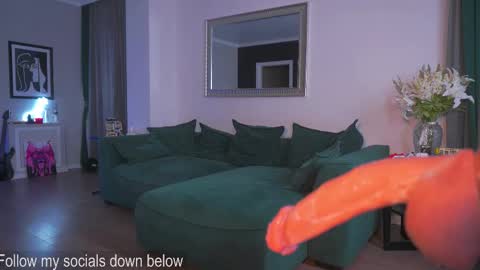 Caroline online show from October 19, 4:58 am