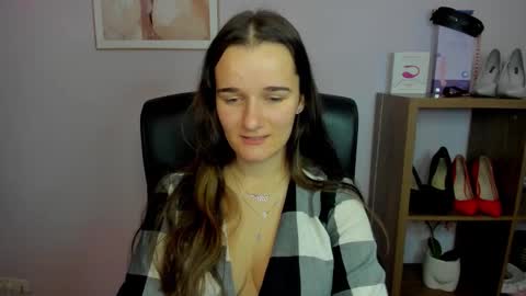 Kate  online show from October 4, 7:03 am