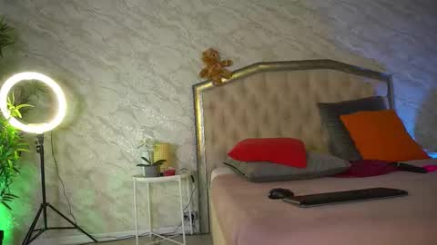 Kate online show from March 27, 8:26 am