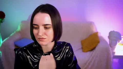 katewillows online show from April 13, 4:58 am