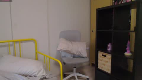 Katie Deville online show from December 2, 7:10 am