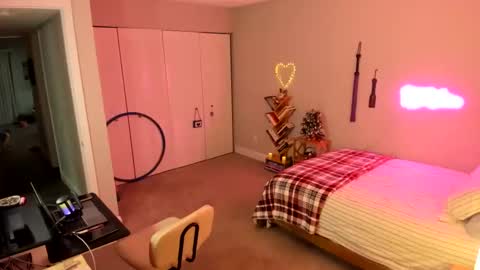 Katie Verona online show from December 6, 11:13 pm