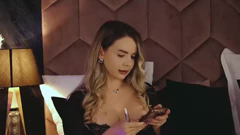 KatJolie online show from October 3, 7:08 pm