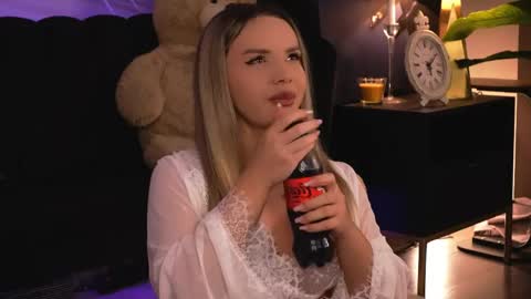 KatJolie online show from April 19, 8:22 pm