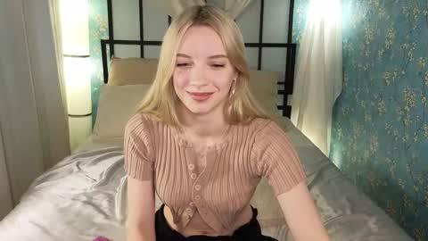 katt_yy online show from October 3, 5:45 am