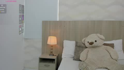   online show from November 15, 11:33 am