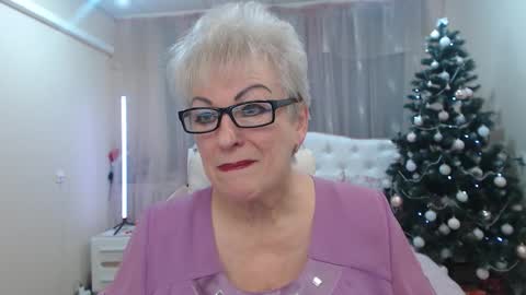 kaylesmoll online show from December 16, 8:04 pm