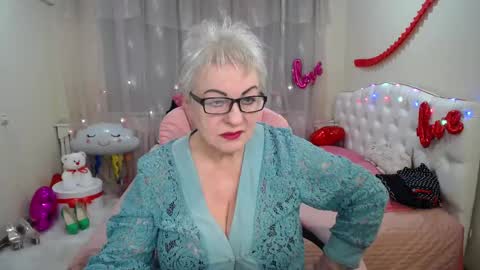 kaylesmoll online show from March 1, 7:15 pm